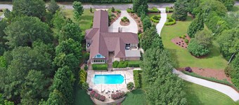 Private House Retreat on Beautiful Lake Hartwell with Private Pool