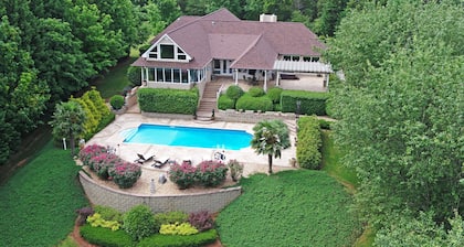 Private House Retreat on Beautiful Lake Hartwell with Private Pool