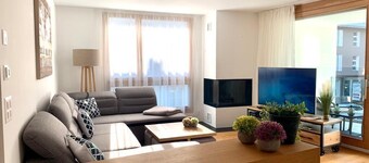 Luxury new building 2 bedrooms 2 bathrooms 8 min to Lake Cauma and Netflix Disney valley station + WiFi 