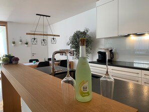 KĂŒhlschrank, Ofen, Herdplatte, GeschirrspĂŒler