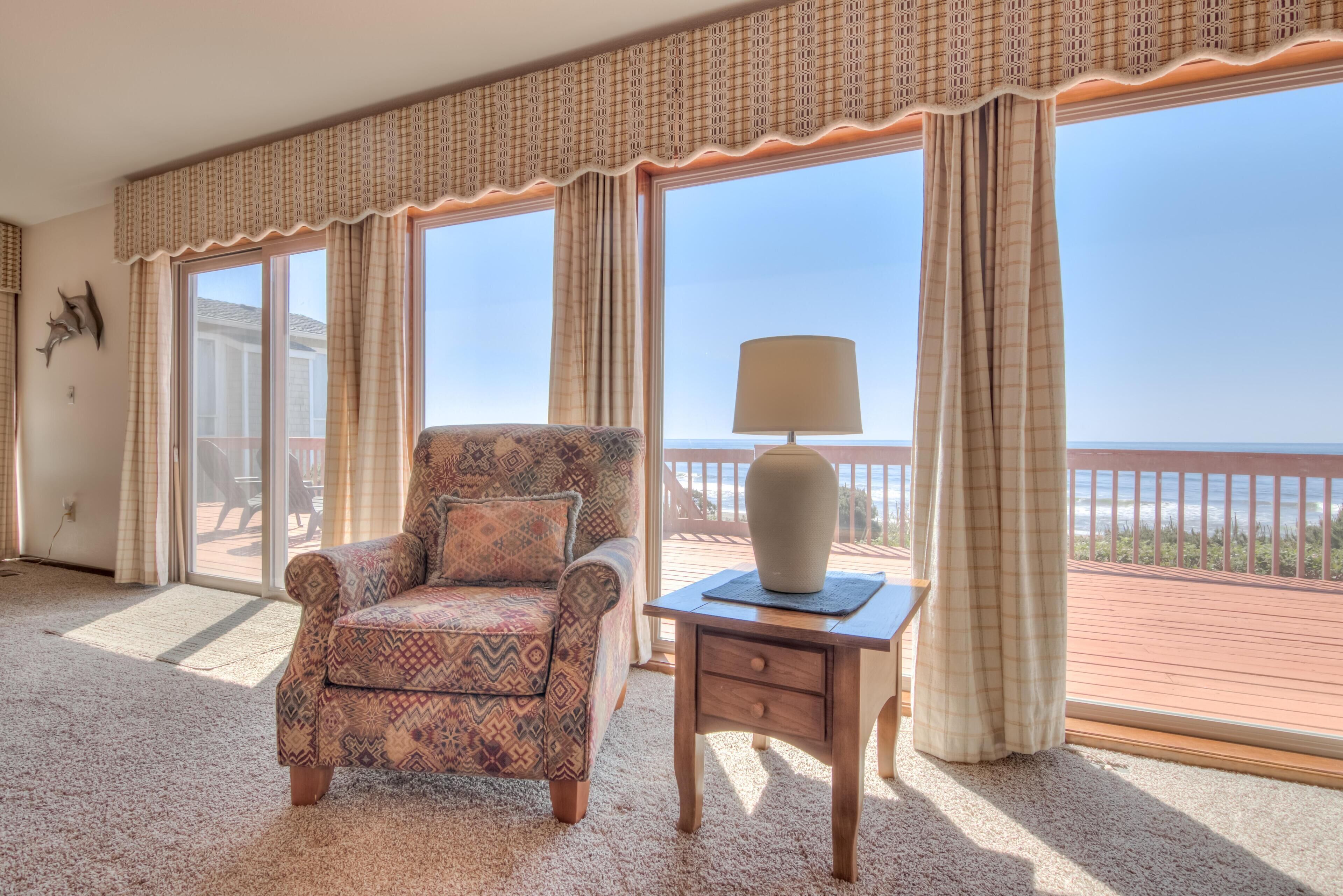 House, Multiple Beds (Neptune's Retreat) | Living room