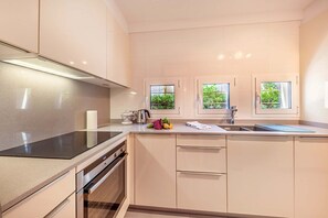 Fridge, microwave, oven, stovetop - Villa 2 bedrooms, with barbecue, Puerto de Pollença (Port de Pollença)