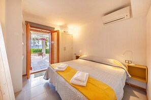 3 bedrooms, in-room safe, iron/ironing board, free WiFi