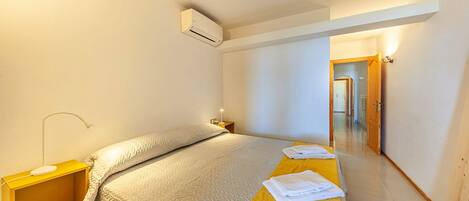 3 soverom, safe på rommet, strykejern/-brett og wi-fi (inkludert)