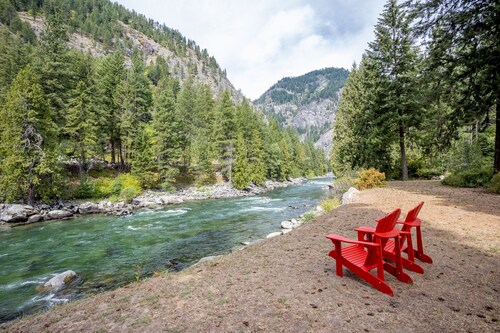 River Run Cottage - Enjoy The Sights And Sounds Of The Wenatchee River!