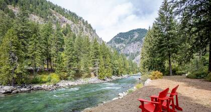 River Run Cottage - Enjoy The Sights And Sounds Of The Wenatchee River!
