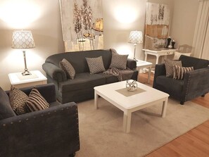 Smart-TV, DVD-Player, Tischfußball