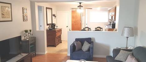 Smart TV, reproductor de DVD y futbolito