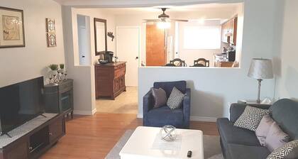 Sarnia's Central Six - BIG 6 BR/2 BA w/patio & BBQ