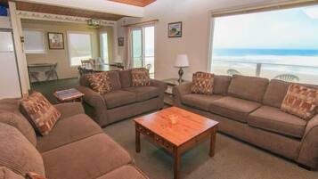 House, Multiple Beds (Wave Watchers) | Living room