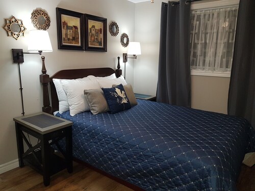 Sarnia Hidden Gem - 3 BR/2 BA by College/Hwy/Arena