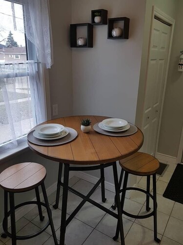 Sarnia's Man Cave - 3 BR/1 BA HOUSE - Pet friendly