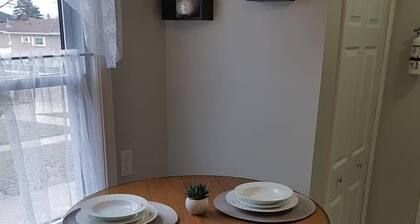 Sarnia's Man Cave - 3 BR/1 BA HOUSE - Pet friendly