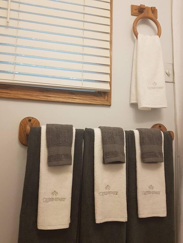 Nice clean linens provided for your comfort and convenience. - Sarnia's Man Cave - 3 BR/1 BA HOUSE - Pet friendly (Sarnia)
