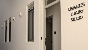 Hus | 1 soverom, safe på rommet, skrivebord og internett