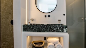 House | Bathroom | Free toiletries, towels - Levantes Luxury Suites II (Tinos)