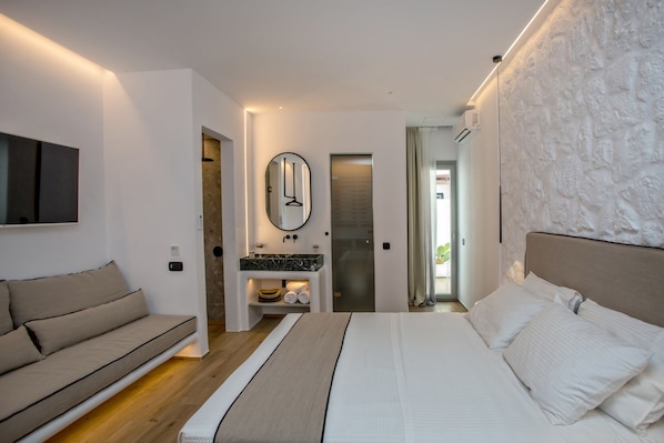 Studio | 1 bedroom, in-room safe, desk, Internet - Levantes Luxury Suites II (Tinos)