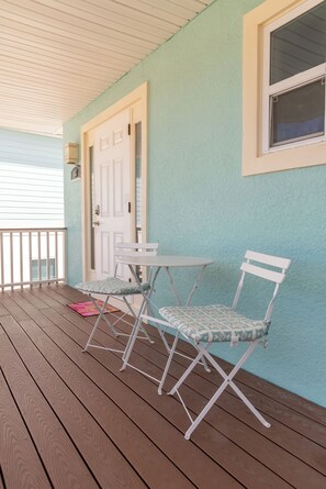 Outdoor dining - Flamingo Inn - Standard King - 103 (Fort Myers Beach)
