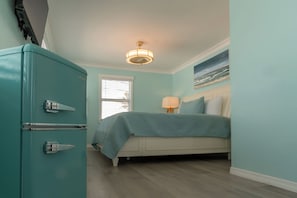 1 bedroom, Internet, bed sheets - Flamingo Inn - Standard King - 103 (Fort Myers Beach)