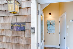 House, Multiple Beds (Wandering Star) | 3 bedrooms, bed sheets - Wandering Star (Depoe Bay)