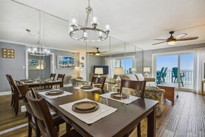Apartamento, 2 habitaciones, balcón, vistas al mar (514) | Servicio de comidas en la habitación