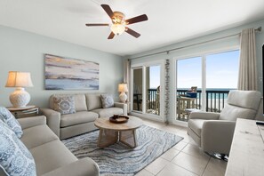 Panoramic Condo, 2 Bedrooms, Ocean View, Beachfront (115A) | Living area