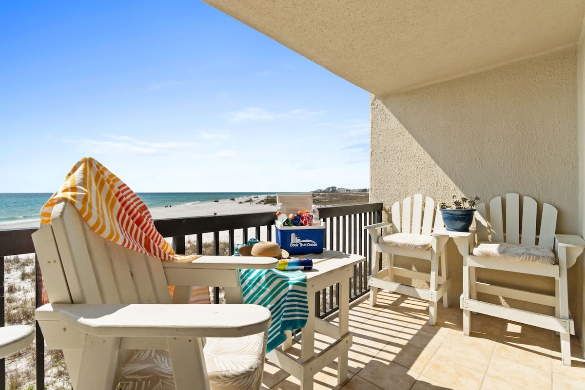 Panoramic Condo, 2 Bedrooms, Ocean View, Beachfront (115A) | Terrace/patio