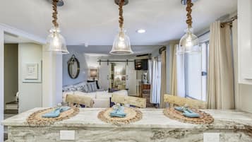 コンドミニアム 3 ベッドルーム バルコニー オーシャンビュー (115A) | 客室内のダイニングエリア