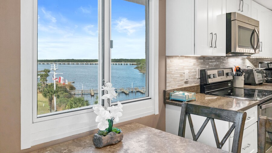 Pinnacle Port by Book That Condo