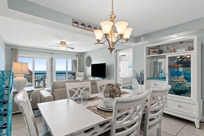 Panoramic Condo, 2 Bedrooms, Ocean View, Beachfront (115A) | In-room dining