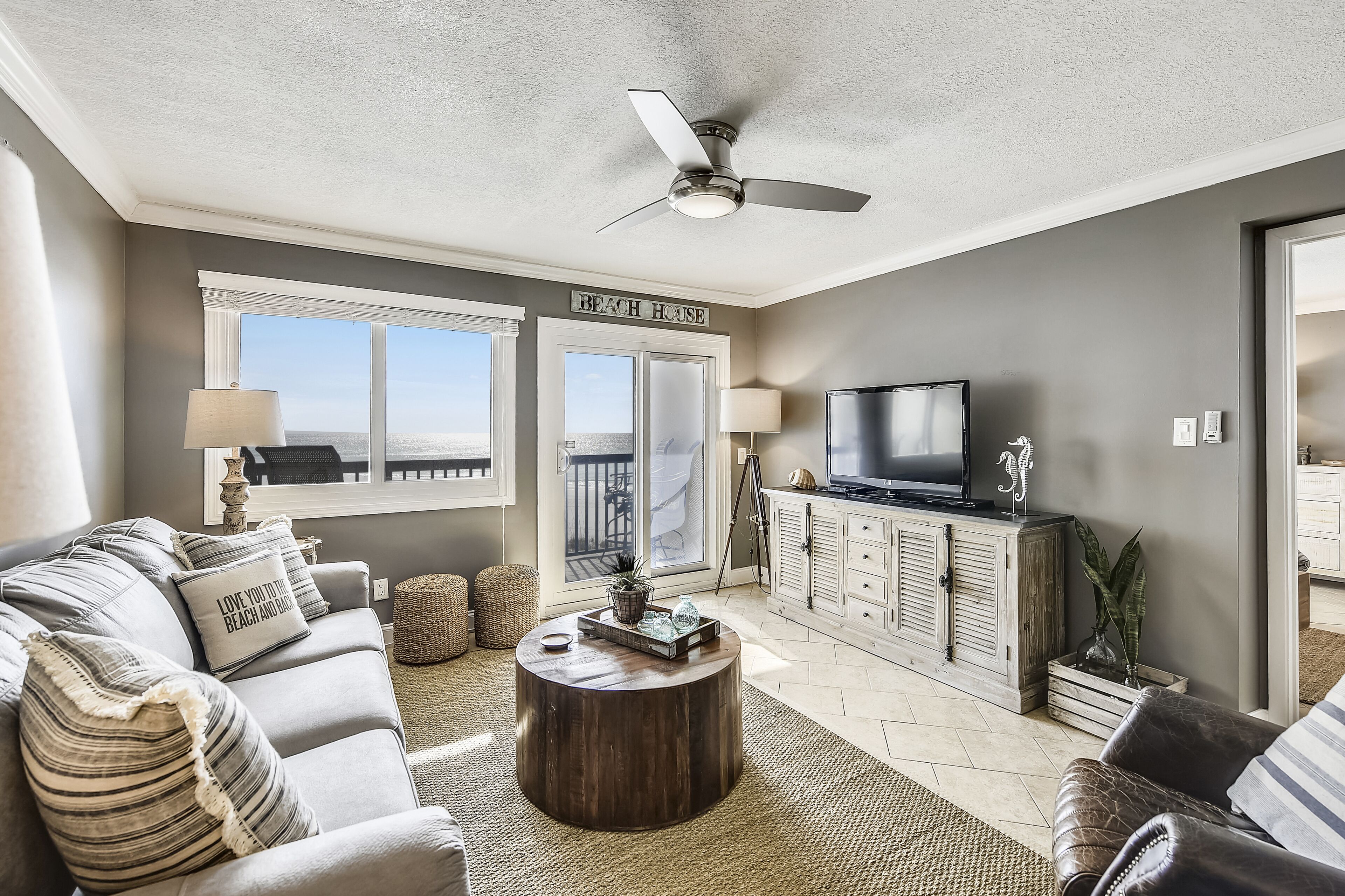 Condo, 2 habitaciones, balcón, vista al océano (B3-306) | Área de sala de estar