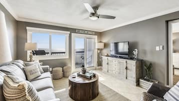 Condo, 2 habitaciones, balcón, vista al océano (B3-306) | Área de sala de estar