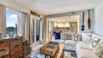 Condo, 3 habitaciones, balcón, vista al océano (115A) | Área de sala de estar