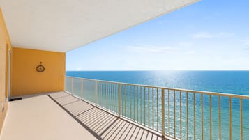 Treasure Island, 2 Bedroom, Gulf Front (1203) | Terrasse/Patio