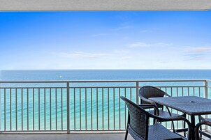 Apartamento, 2 habitaciones, balcón, vistas al mar (1736) | Terraza o patio