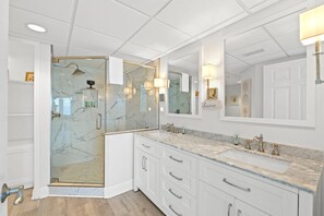 Appartement, 2 slaapkamers, balkon, uitzicht op zee (1736) | Badkamer | Handdoeken