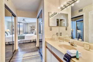 Leilighet, 2 soverom, balkong, havutsikt (710B) | Bad | Håndklær