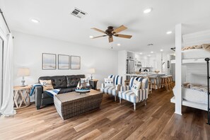 Condo, 2 Bedrooms, Balcony (8B) | Living area