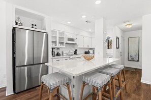 Condo, 2 Bedrooms, Balcony (8B) | Private kitchen