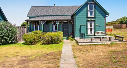 Spectacular home with stunning views, decks, fireplaces, sauna, & fast WiFi