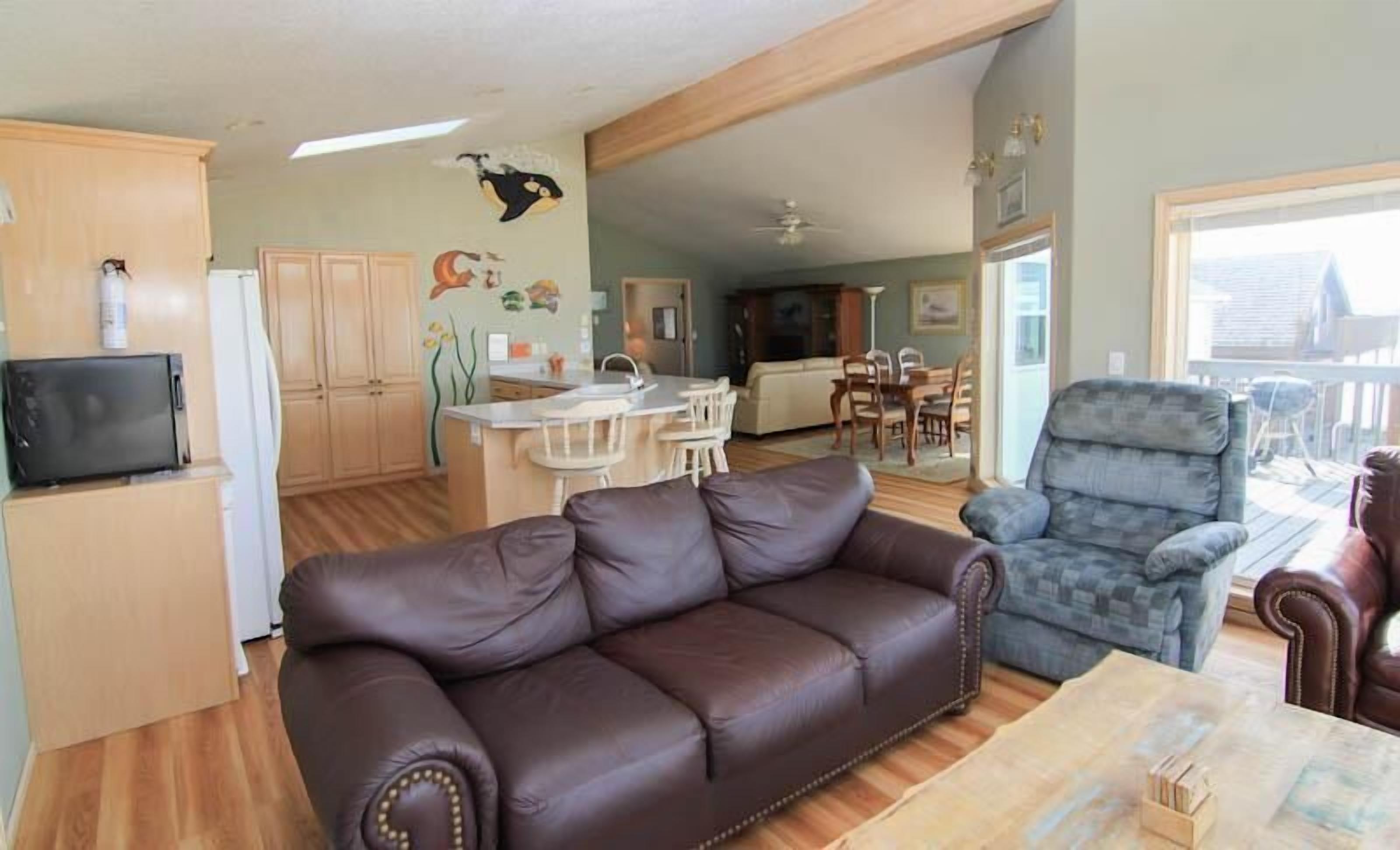 House, Multiple Beds (Ocean Waves 1) | Living room