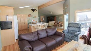 House, Multiple Beds (Ocean Waves 1) | Living room