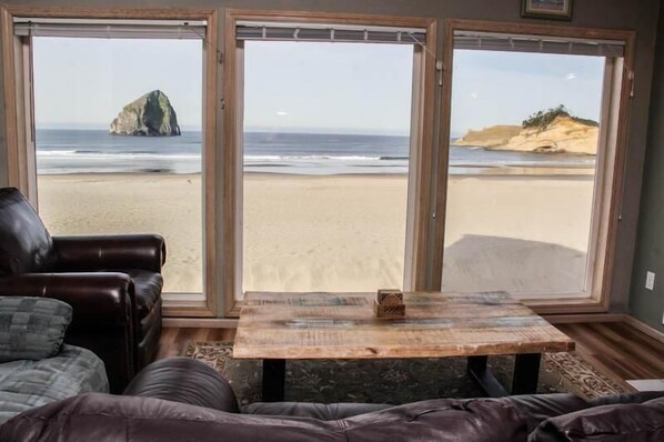 House, Multiple Beds (Ocean Waves 1) | Living room