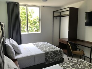 Quarto casal família | Vista do quarto