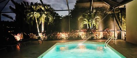 Utomhuspool och uppvärmd pool