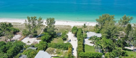 Beach nearby, sun loungers, beach towels