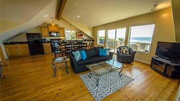 Rumah, Beberapa Tempat Tidur (Cloud Nine) | Ruang keluarga | Peralatan stereo