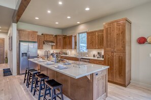 House, Multiple Beds (Pine Post Lodge) | Private kitchen - Pine Post Lodge (Bend)
