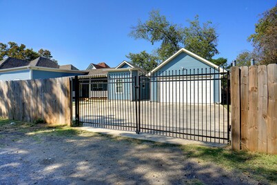 Historic Home Near Stockyards, TCU & Downtown Fort Worth