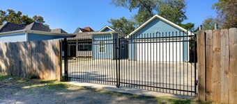 Historical House Minutes from Cultural District and Stockyards